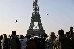 ?官方：巴黎与18岁中场扎伊尔-埃梅里续约至2029年